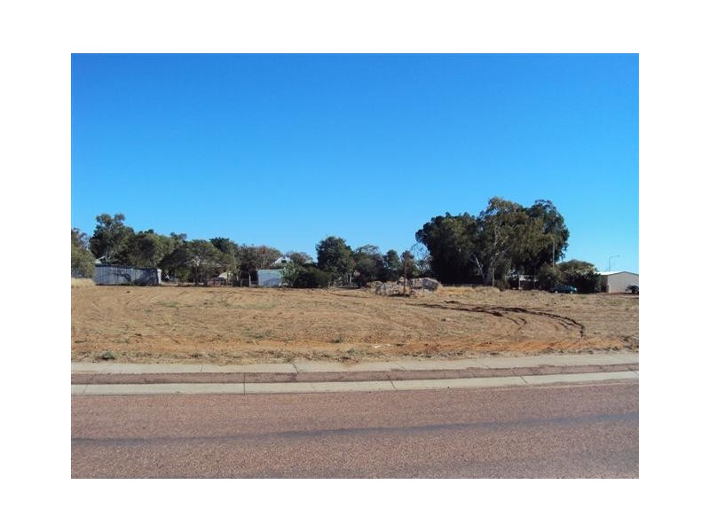 107-111 Emu Street, Longreach QLD 4730