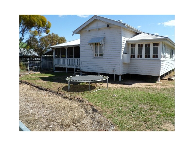 30 CHADFORD ST, Wallumbilla QLD 4428