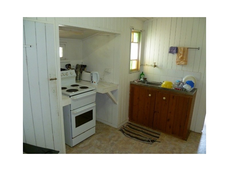 30 CHADFORD ST, Wallumbilla QLD 4428