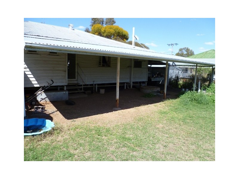 30 CHADFORD ST, Wallumbilla QLD 4428