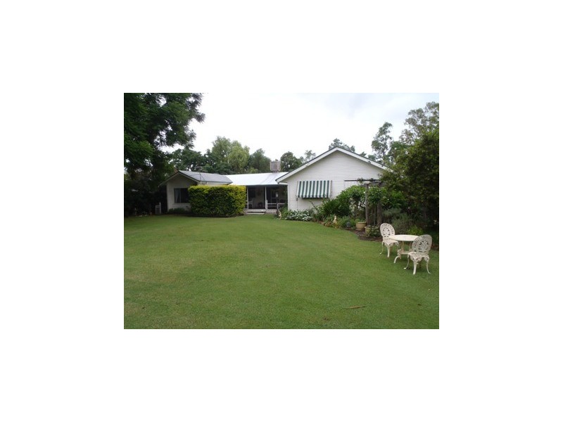 10 Church St, St George QLD 4487