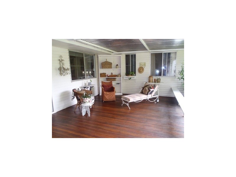 10 Church St, St George QLD 4487