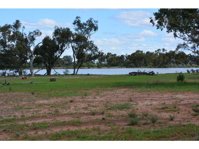 * CLOVER LAKES, Cunnamulla QLD 4490