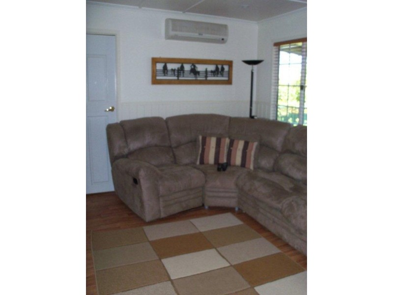 12 MIMOSA STREET, Blackall QLD 4472