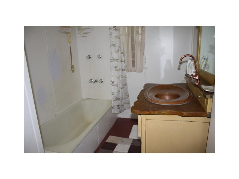 8 ROSE STREET, Blackall QLD 4472