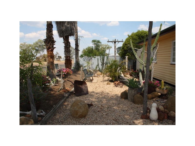 8 ROSE STREET, Blackall QLD 4472