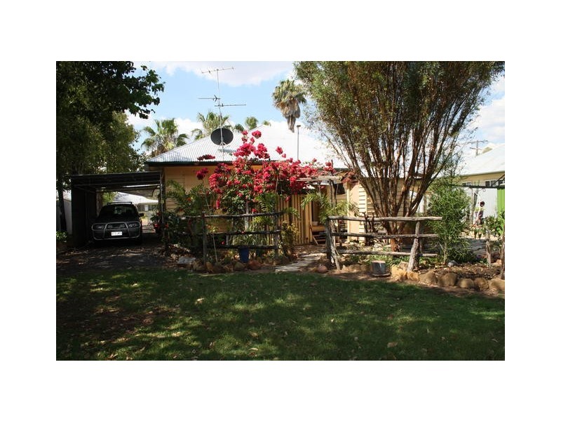 8 ROSE STREET, Blackall QLD 4472