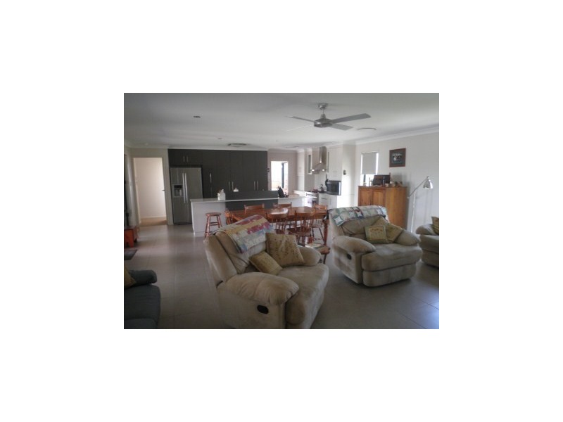 12 Southern Cross Drive, Dalby QLD 4405