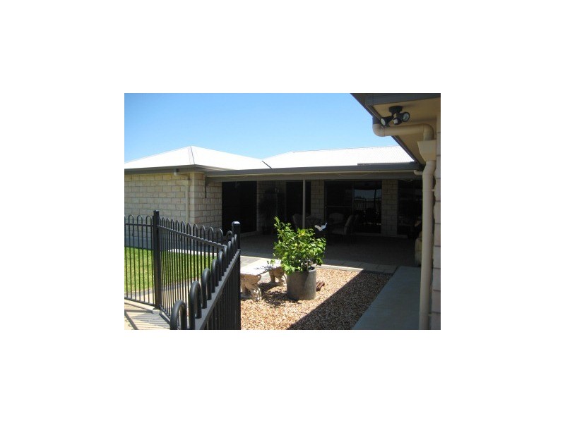 12 Southern Cross Drive, Dalby QLD 4405