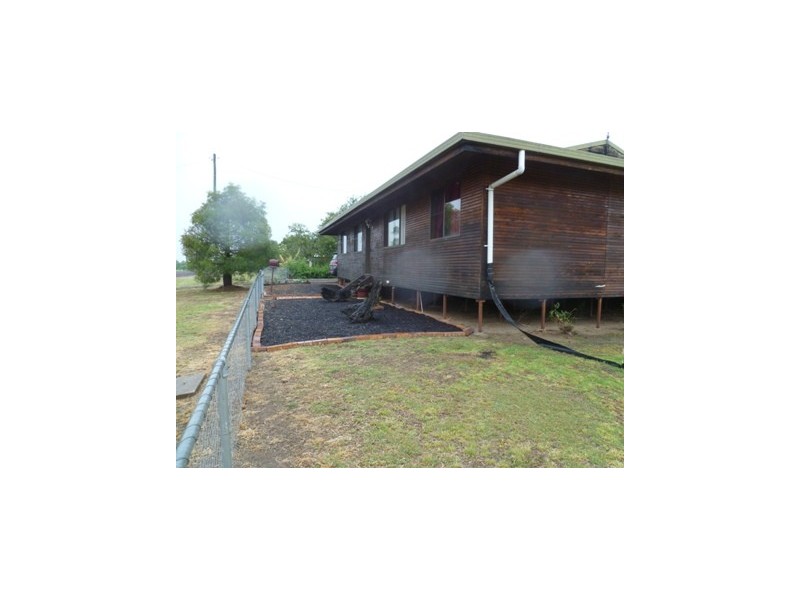 110 WILLIAM ST, Surat QLD 4417