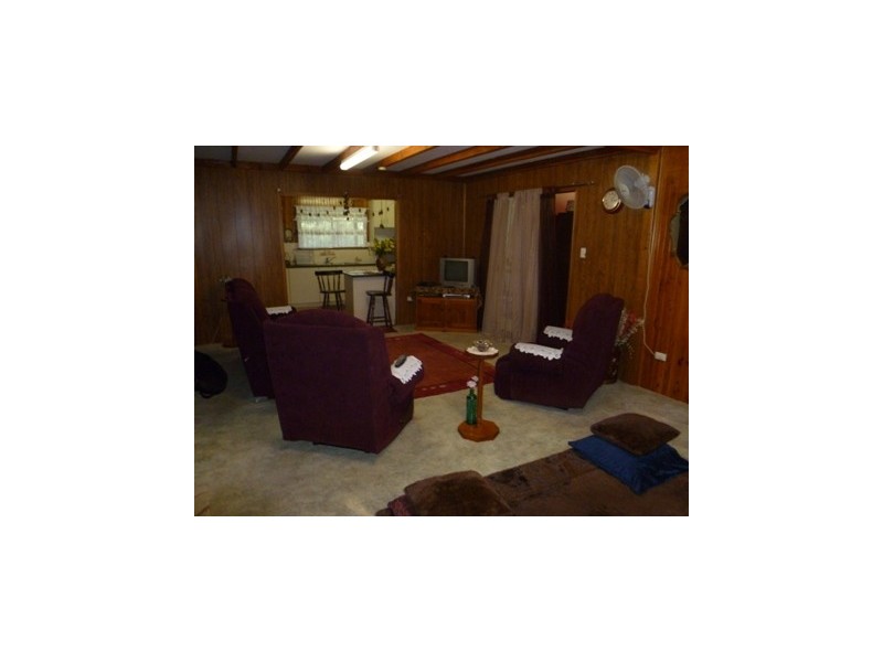 110 WILLIAM ST, Surat QLD 4417