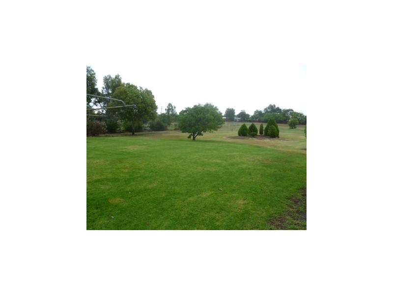 110 WILLIAM ST, Surat QLD 4417