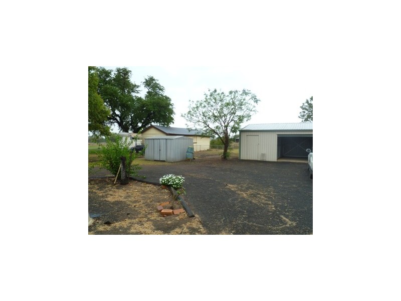 110 WILLIAM ST, Surat QLD 4417