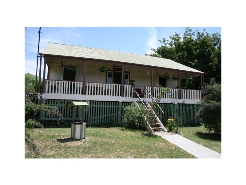 12 MCNULTY ST, Miles QLD 4415