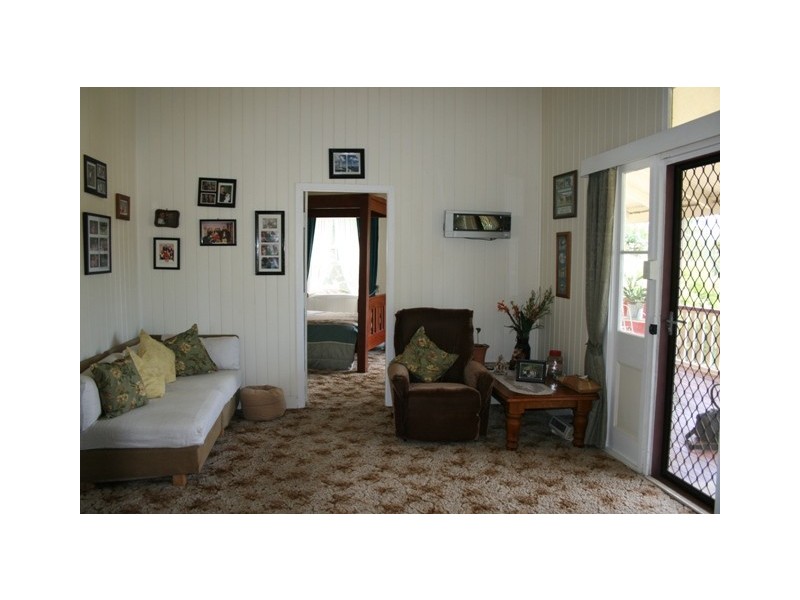 12 MCNULTY ST, Miles QLD 4415