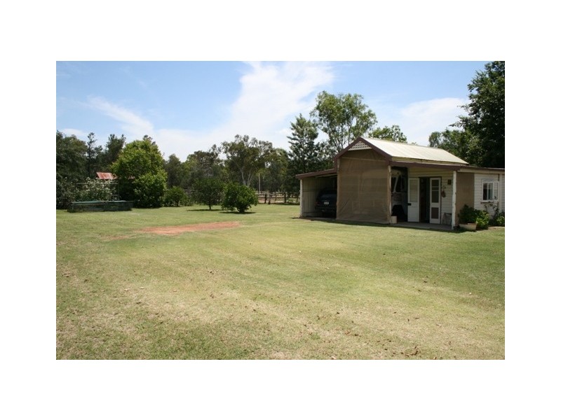 12 MCNULTY ST, Miles QLD 4415