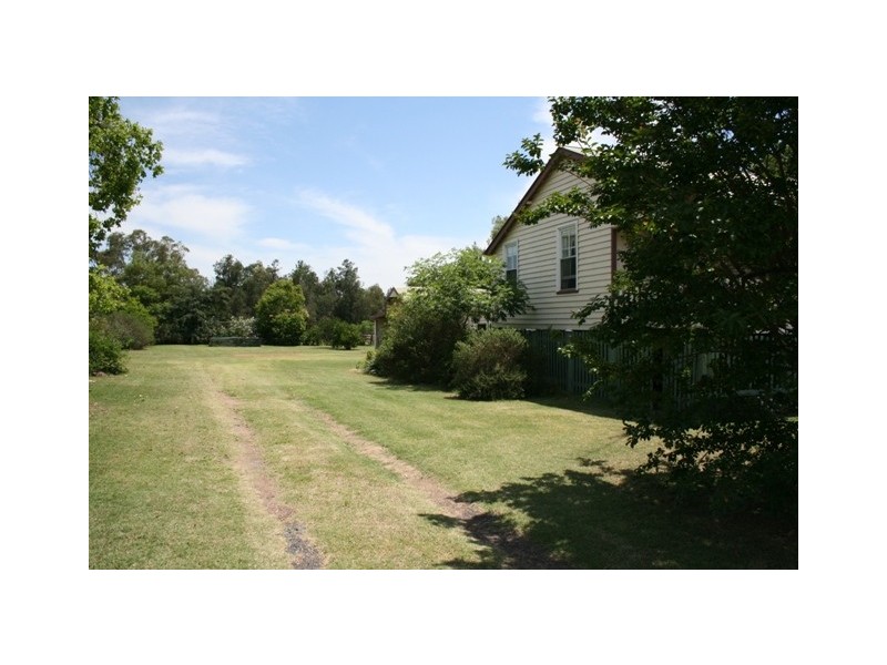 12 MCNULTY ST, Miles QLD 4415