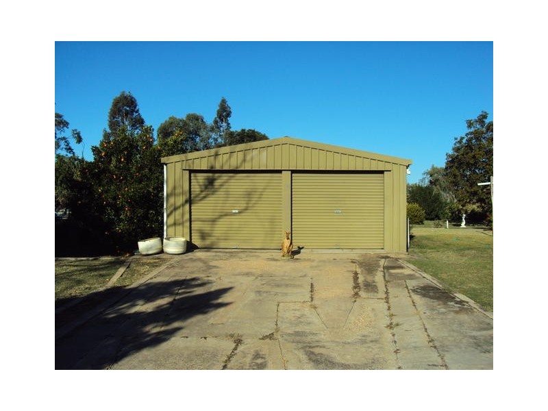 13 WOODBINE STREET, Blackall QLD 4472