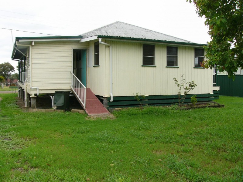 8 North Street, Taroom QLD 4420