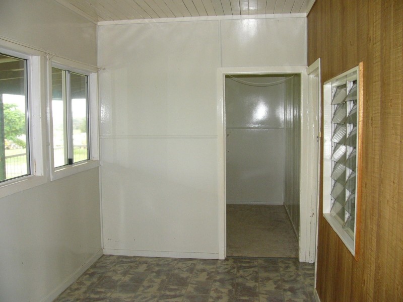 8 North Street, Taroom QLD 4420