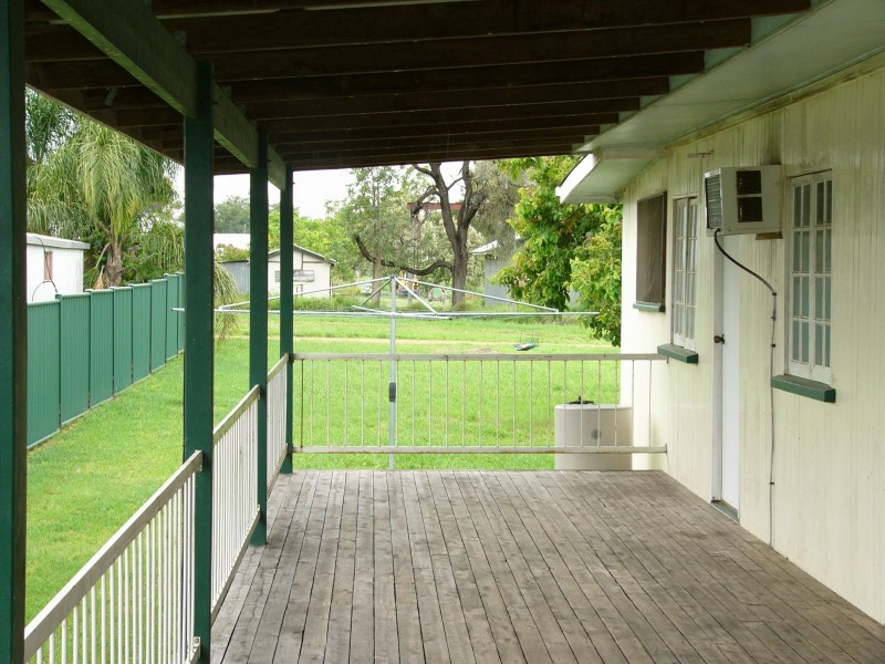 8 North Street, Taroom QLD 4420