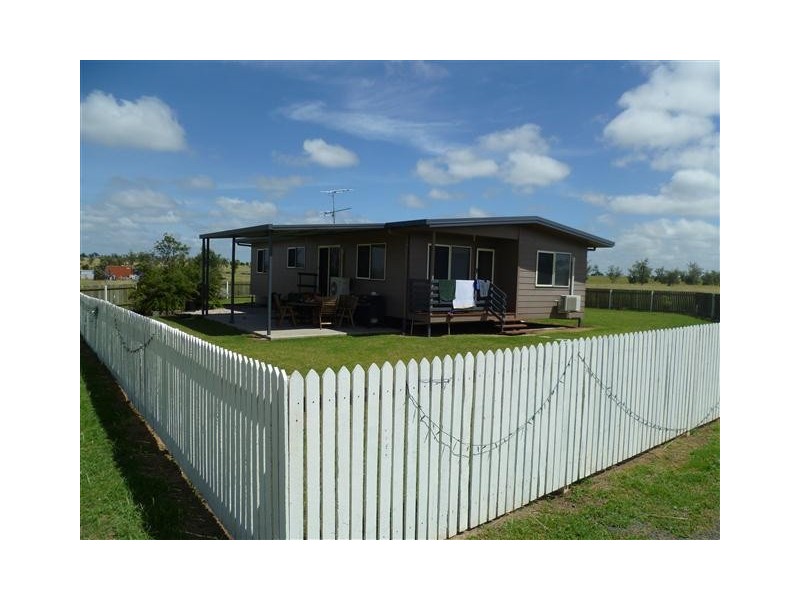 176 Bourne Drv, Roma QLD 4455