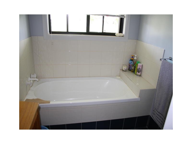 28 BEDFORD STREET, Blackall QLD 4472