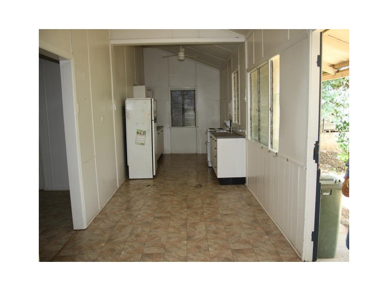 66 SHAMROCK ST, Blackall QLD 4472