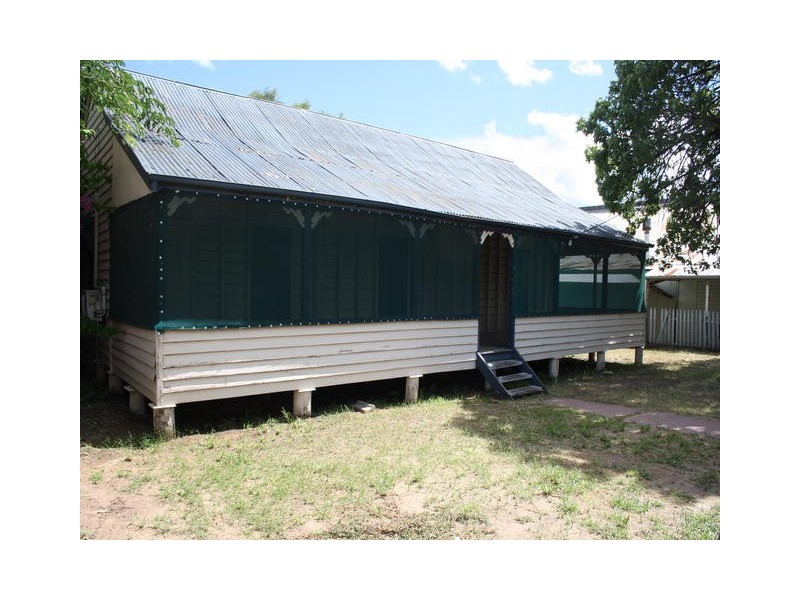 66 SHAMROCK ST, Blackall QLD 4472