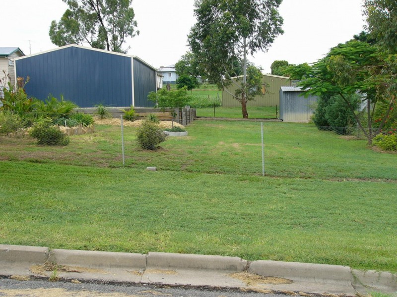 27 Wolsey Street, Taroom QLD 4420