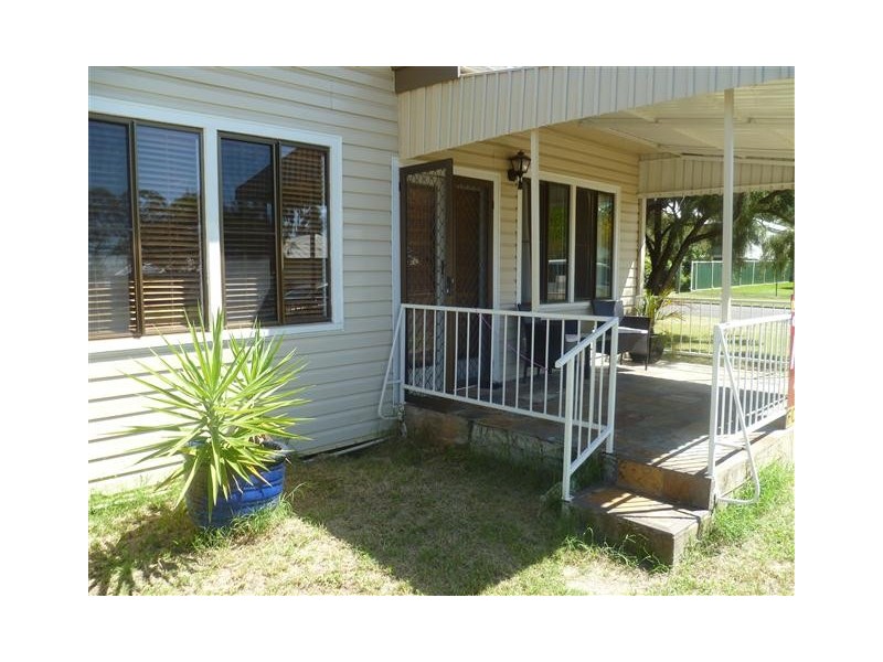 32 HOFFMAN, Roma QLD 4455