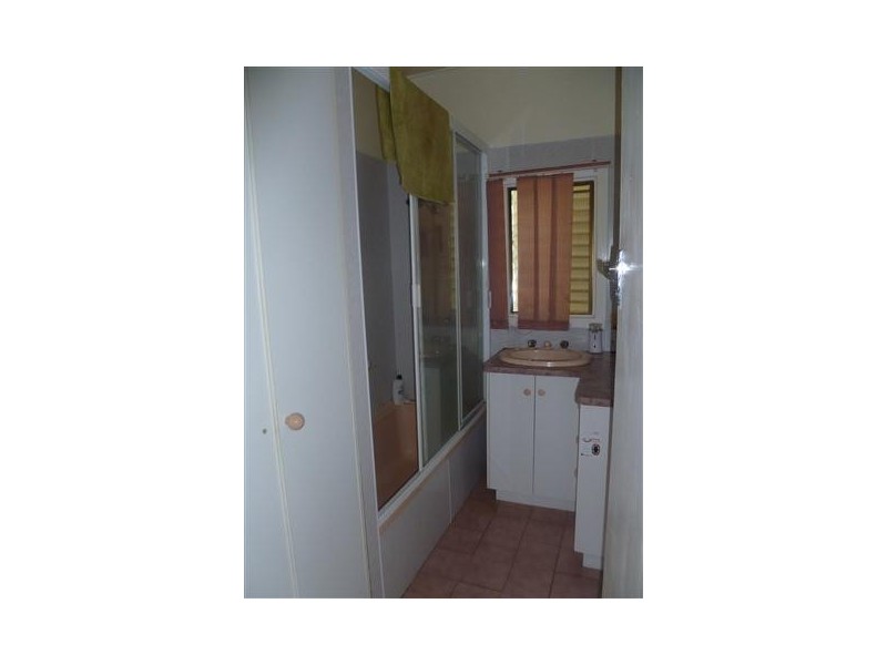 32 HOFFMAN, Roma QLD 4455