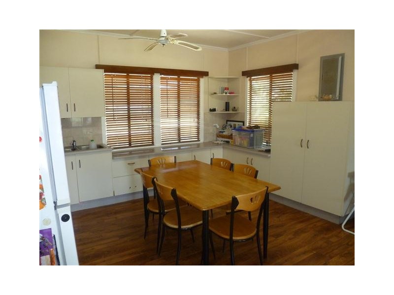 32 HOFFMAN, Roma QLD 4455