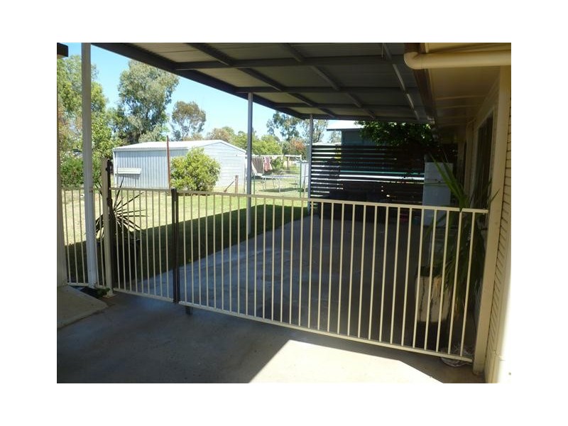 32 HOFFMAN, Roma QLD 4455