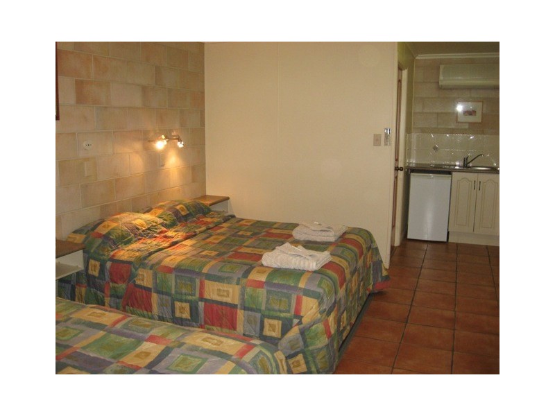 15 Albert Street, Windorah QLD 4481