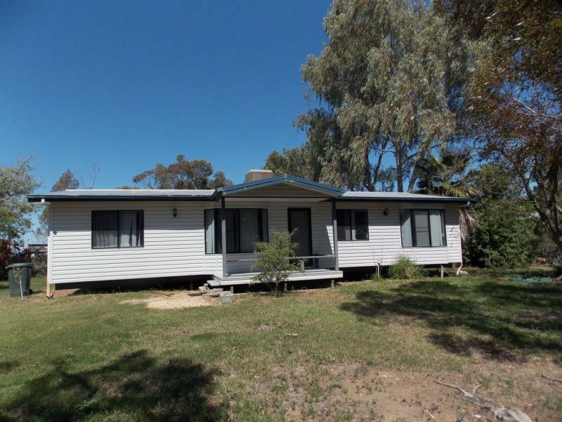 32 GARDEN STREET, Blackall QLD 4472