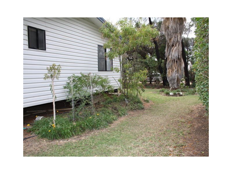 32 GARDEN STREET, Blackall QLD 4472