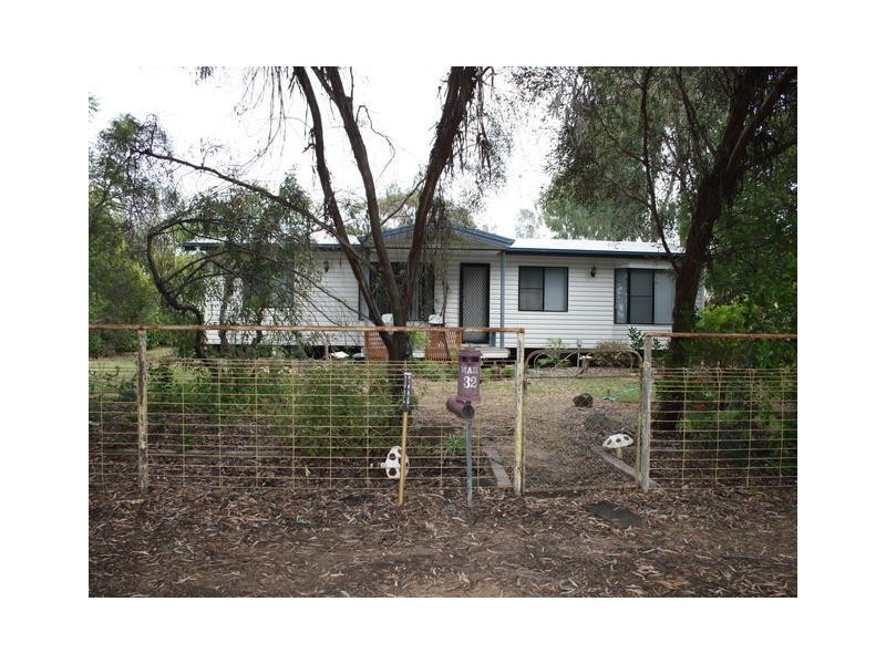 32 GARDEN STREET, Blackall QLD 4472