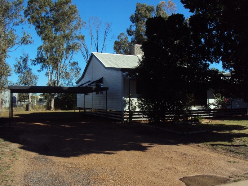 33 Lark Street, Longreach QLD 4730
