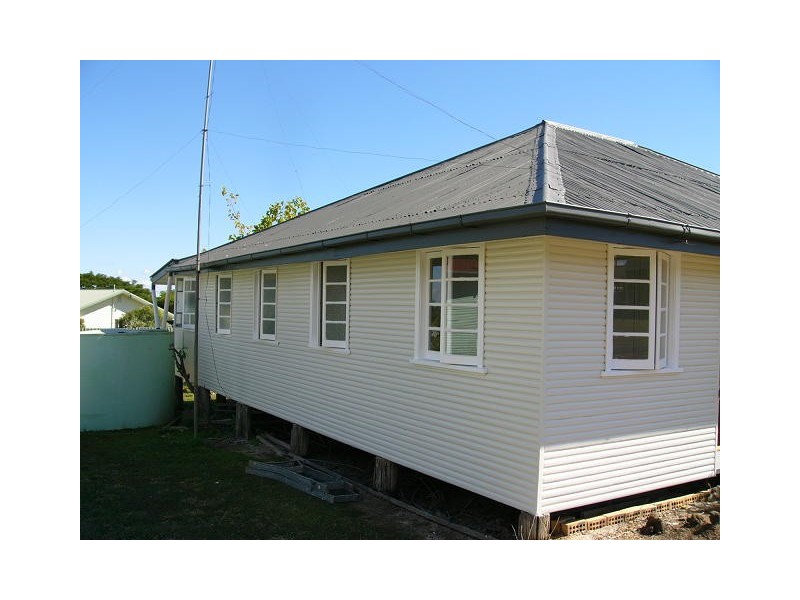 9 Kelman Street, Taroom QLD 4420