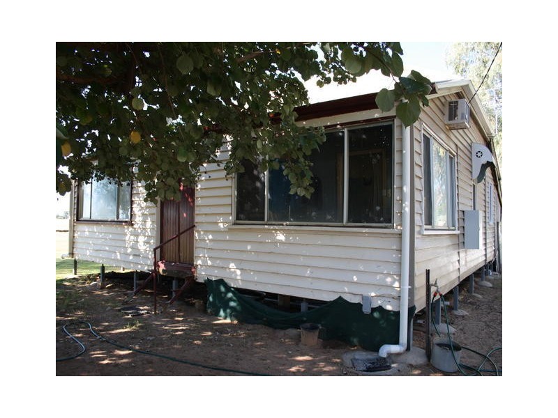 17 ACACIA STREET, Blackall QLD 4472