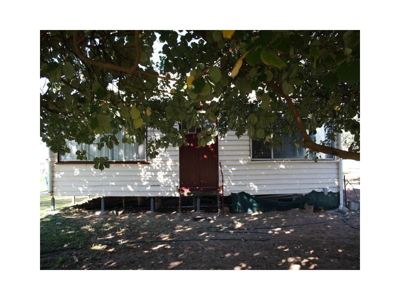 17 ACACIA STREET, Blackall QLD 4472