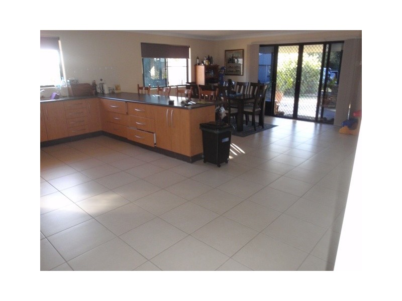 11 LEE ST, Miles QLD 4415