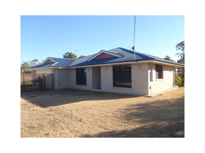 11 LEE ST, Miles QLD 4415