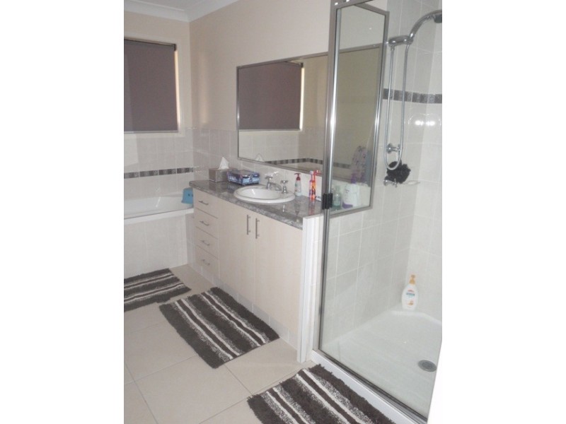 11 LEE ST, Miles QLD 4415