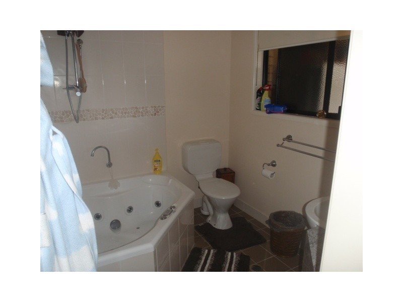 11 LEE ST, Miles QLD 4415