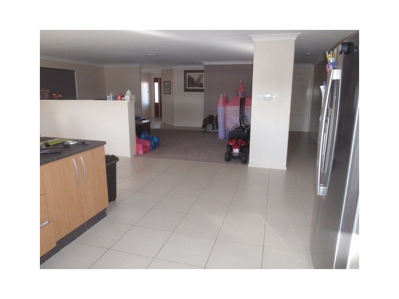 11 LEE ST, Miles QLD 4415