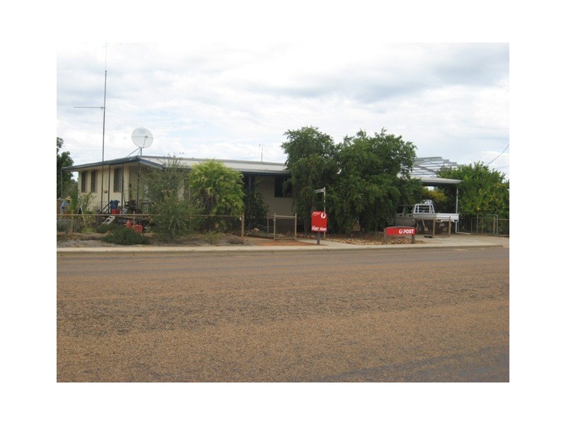 8 MARYBOROUGH ST, Windorah QLD 4481
