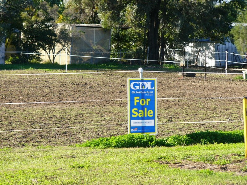 11 Bradshaw Crescent, Taroom QLD 4420