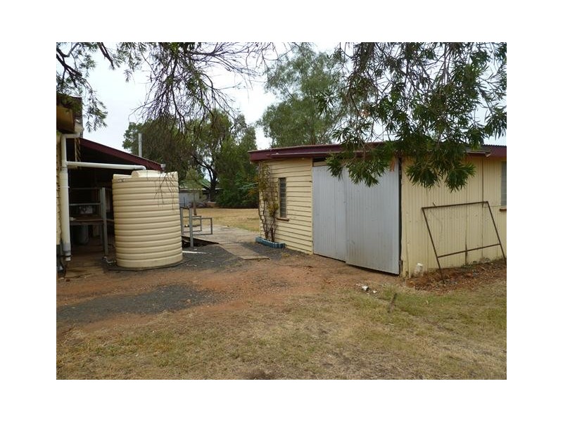 34 Lewis St, Roma QLD 4455